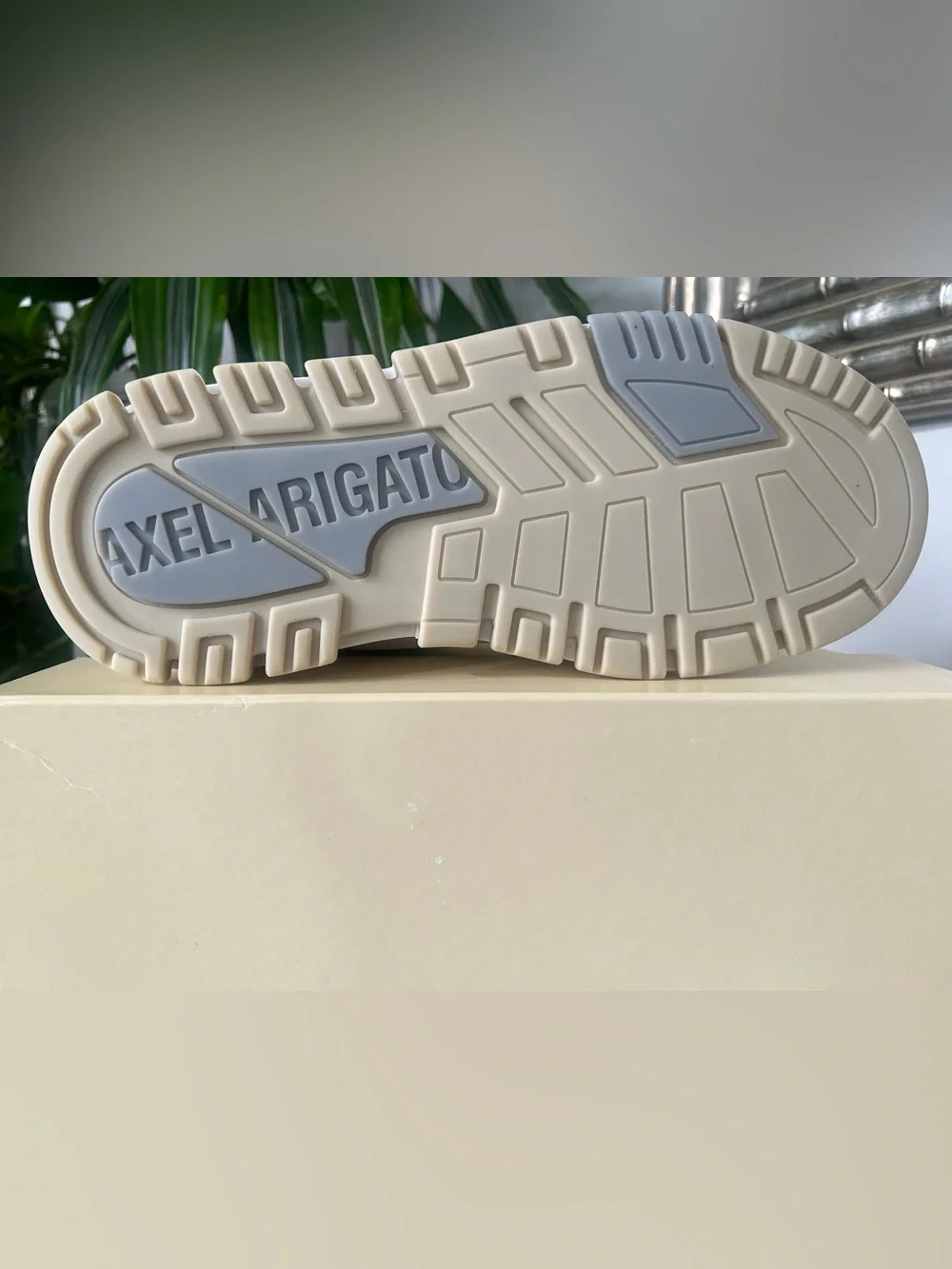 Axel Arigato White & Beige Area Lo Low-Top Sneaker - Picture 5 of 6